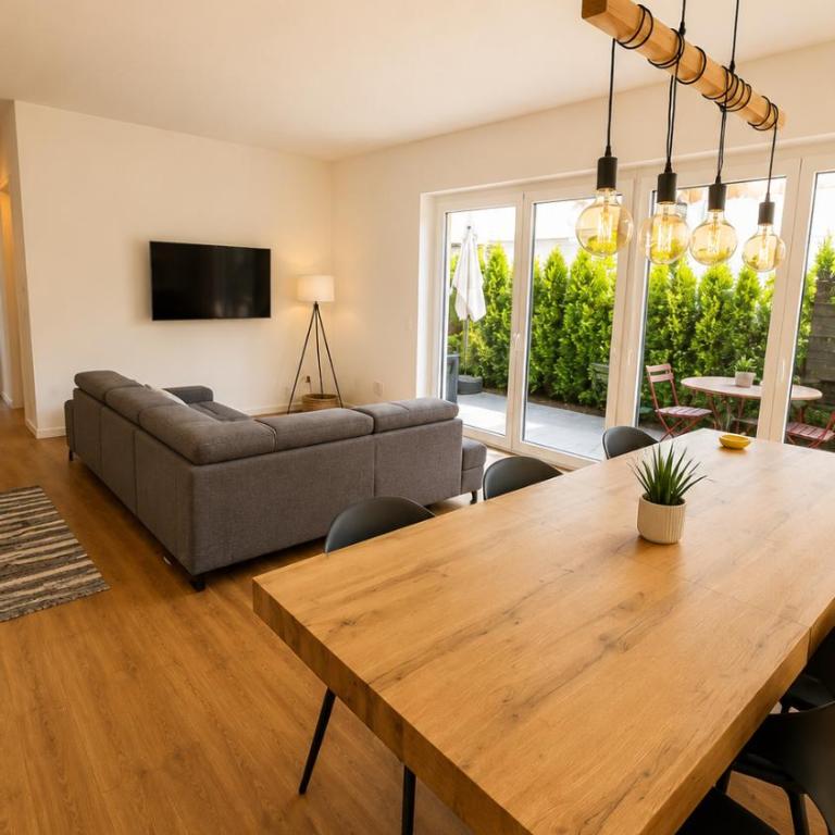 Allgäu Living l Ferienhaus 5 Apartments - Sauna - Balkon - Garten - Parkplatz - Familienfreundlich - Apartment mit 2 Schlafzimmern - 5