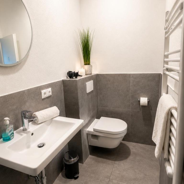 Allgäu Living l Ferienhaus 5 Apartments - Sauna - Balkon - Garten - Parkplatz - Familienfreundlich - Apartment mit 2 Schlafzimmern - 10