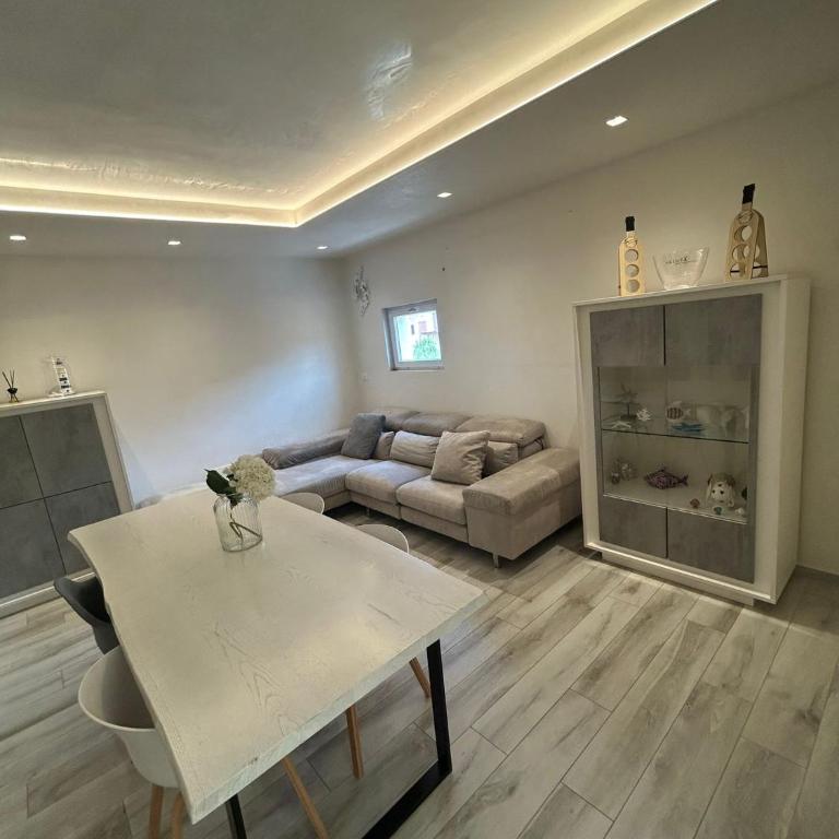 White Terrace - Two-Bedroom Apartment - 11