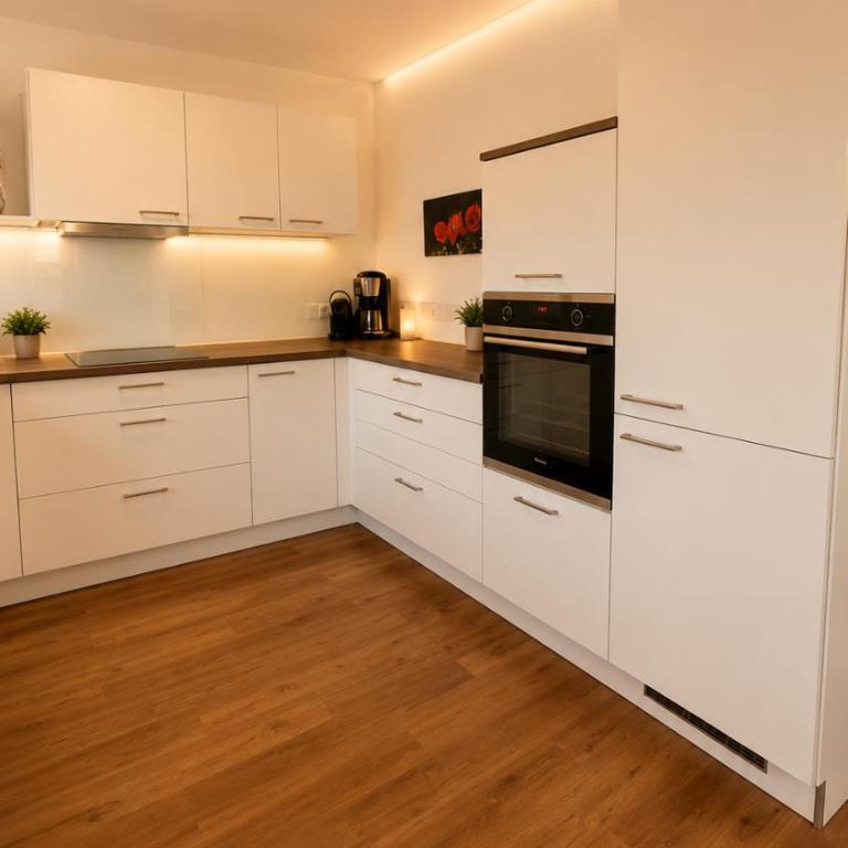 Allgäu Living l Ferienhaus 5 Apartments - Sauna - Balkon - Garten - Parkplatz - Familienfreundlich - Apartment mit 2 Schlafzimmern und Gartenblick - 8