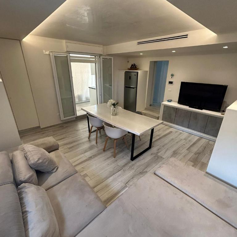 White Terrace - Two-Bedroom Apartment - 12