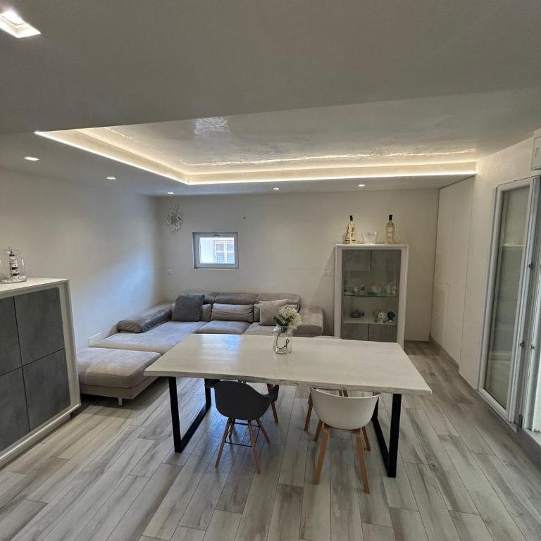 White Terrace - Two-Bedroom Apartment - 13