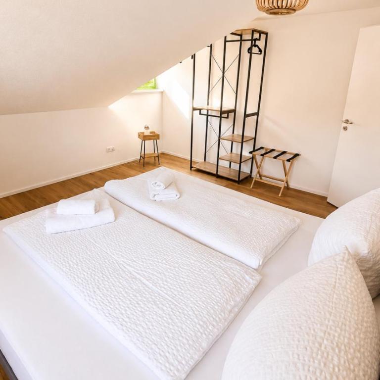 Allgäu Living l Ferienhaus 5 Apartments - Sauna - Balkon - Garten - Parkplatz - Familienfreundlich - Apartment mit 2 Schlafzimmern - 8