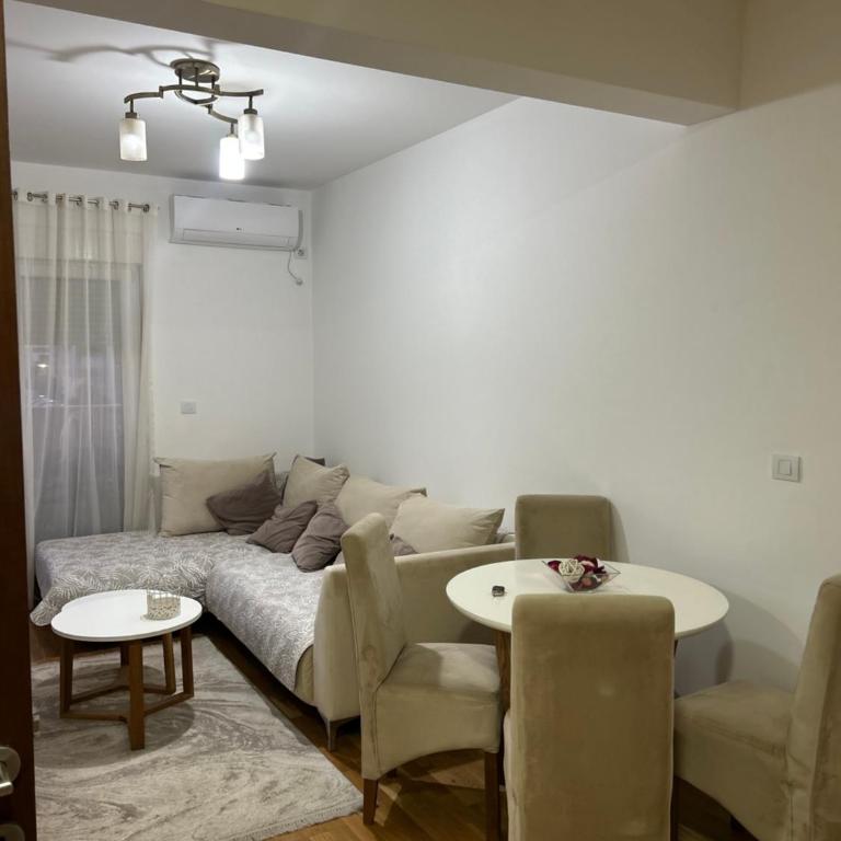 Stan na dan Podgorica - Apartman sa 2 Spavaće Sobe - 2