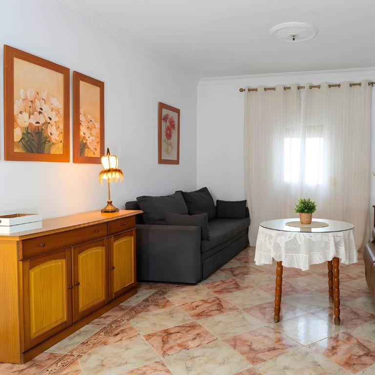 Casa vacacional en Conil centro con terraza privada solo para familias y parejas - Apartment - 3