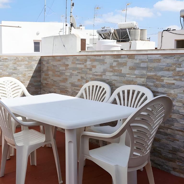 Casa vacacional en Conil centro con terraza privada solo para familias y parejas - Apartment - 2