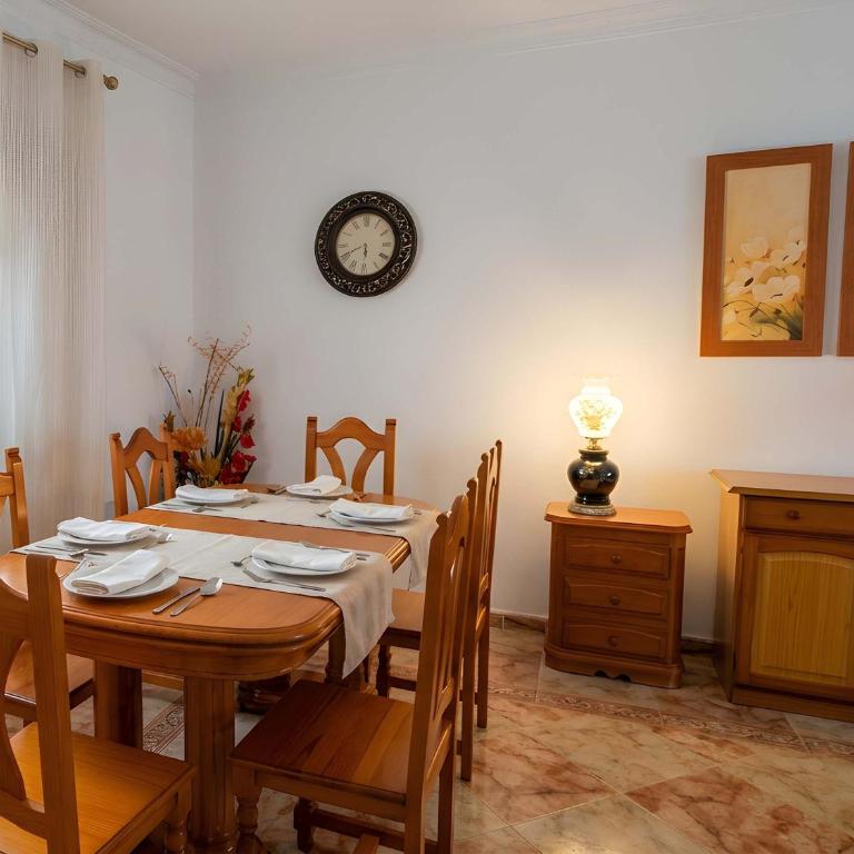 Casa vacacional en Conil centro con terraza privada solo para familias y parejas - Apartment - 4