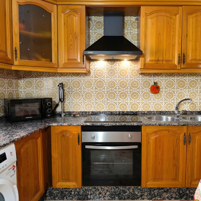 Casa vacacional en Conil centro con terraza privada solo para familias y parejas - Apartment - 5