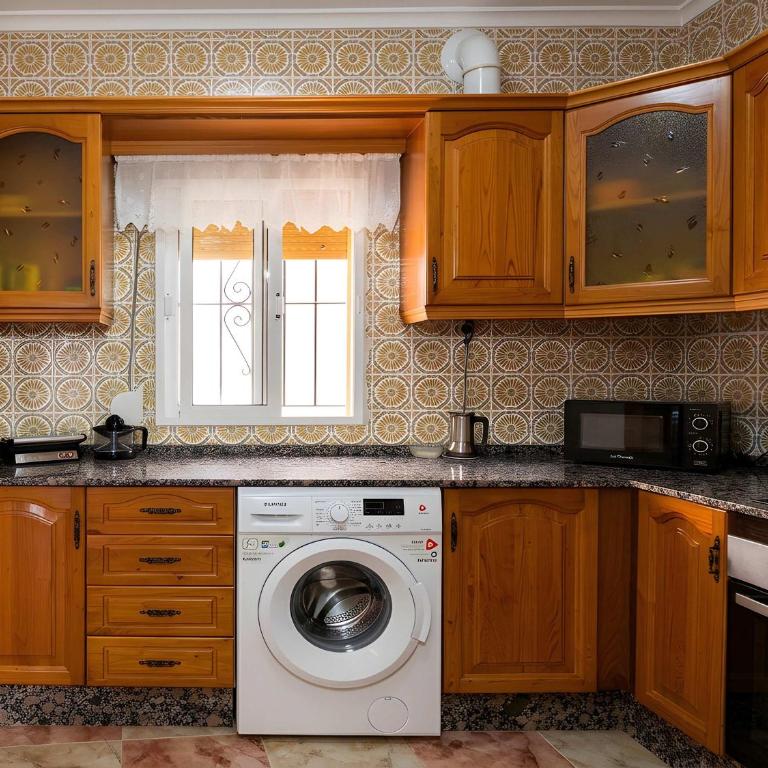 Casa vacacional en Conil centro con terraza privada solo para familias y parejas - Apartment - 6