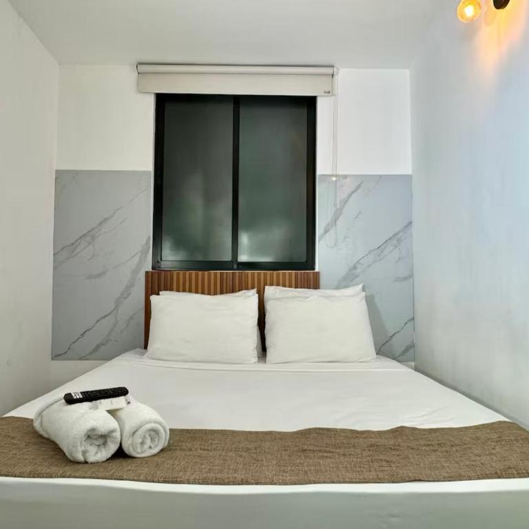 Urbanity Living La 70 Medellin - Double Room with Private Bathroom - 3