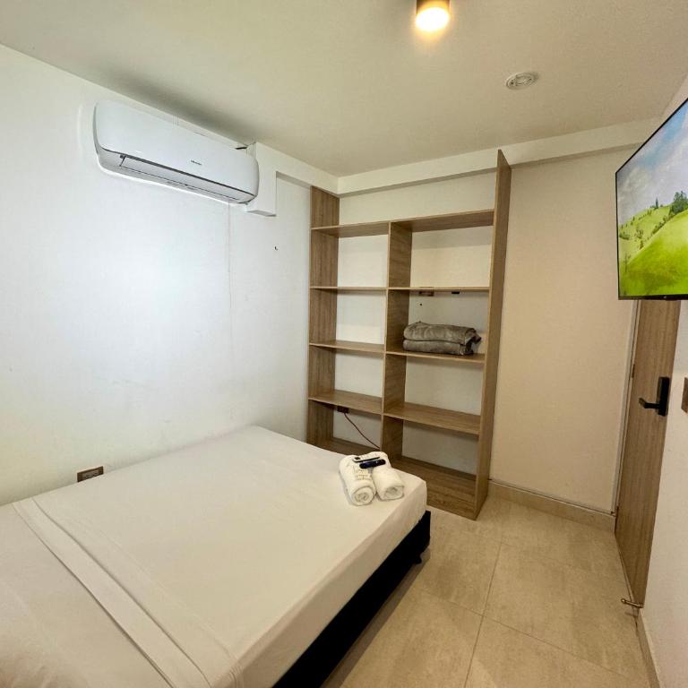 Urbanity Living La 70 Medellin - Double Room with Private Bathroom - 5