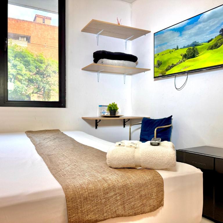 Urbanity Living La 70 Medellin - King Room - 4