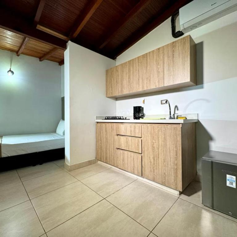 Urbanity Living La 70 Medellin - Deluxe Apartment - 6