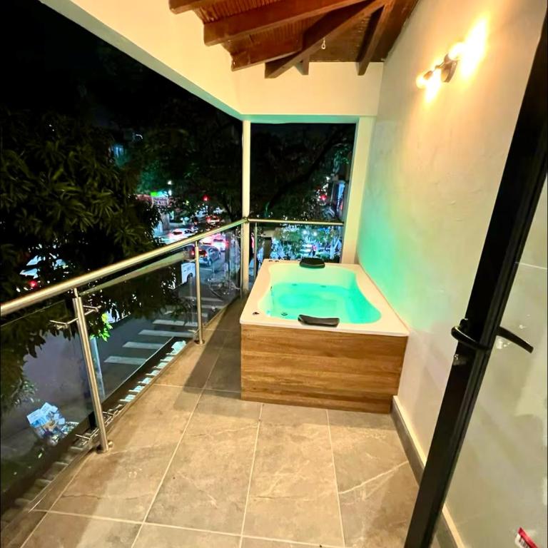 Urbanity Living La 70 Medellin - King Suite with Spa Bath - 2