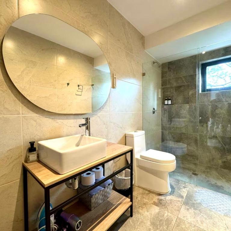 Urbanity Living La 70 Medellin - King Suite with Spa Bath - 4