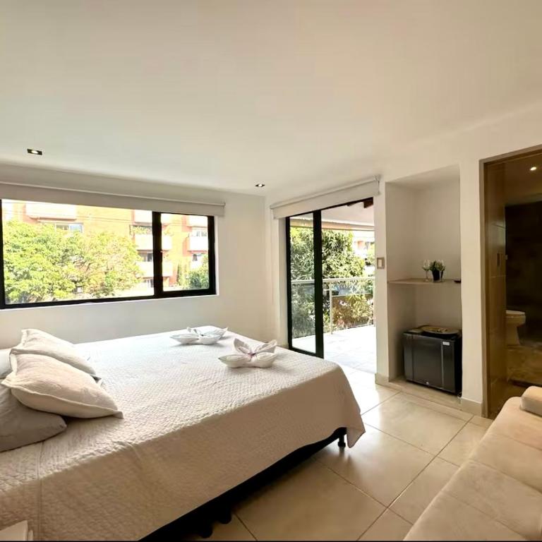 Urbanity Living La 70 Medellin - King Suite with Spa Bath - 5