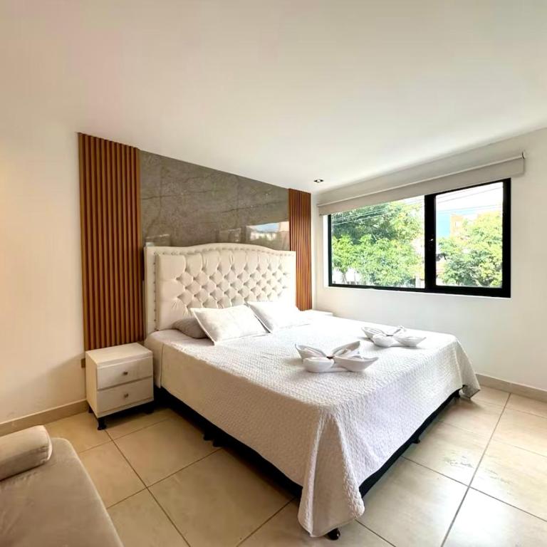 Urbanity Living La 70 Medellin - King Suite with Spa Bath - 6