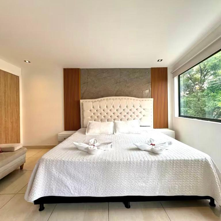 Urbanity Living La 70 Medellin - King Suite with Spa Bath - 8