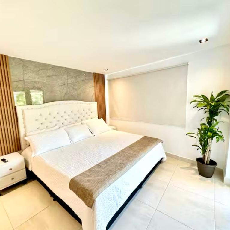 Urbanity Living La 70 Medellin - King Suite with Spa Bath - 10