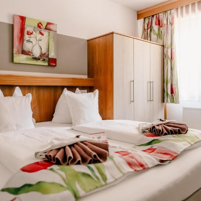 Pension Haus Aschgan - Doppelzimmer mit Gartenblick - 7