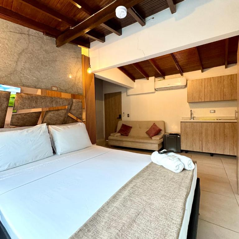 Urbanity Living La 70 Medellin - Deluxe One-Bedroom Apartment - 5