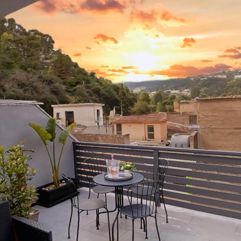 Tirella Home - Apartment mit 1 Schlafzimmer und Terrasse - 5