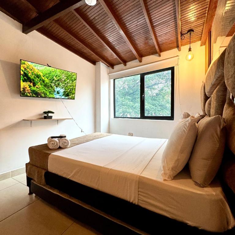 Urbanity Living La 70 Medellin - Deluxe One-Bedroom Apartment - 11