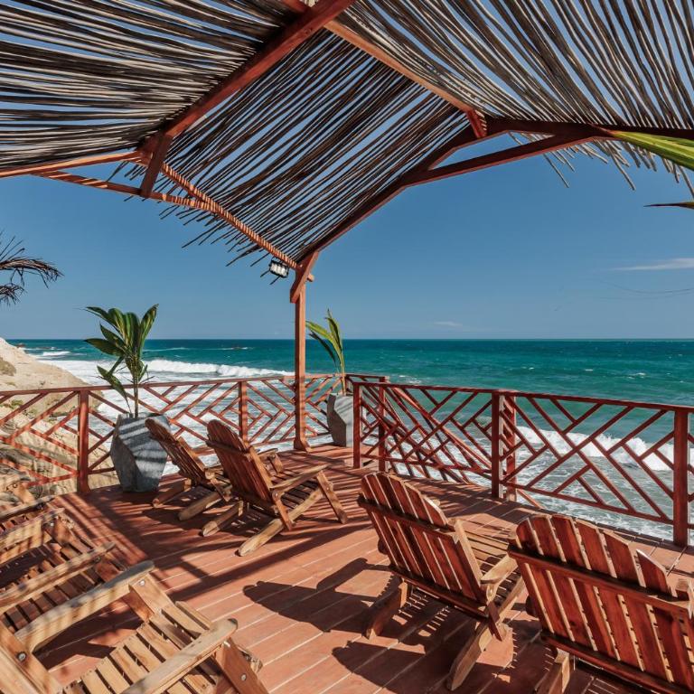 Jaguar Beachfront Ecohotel & Spa - King Suite with Pool View - 21