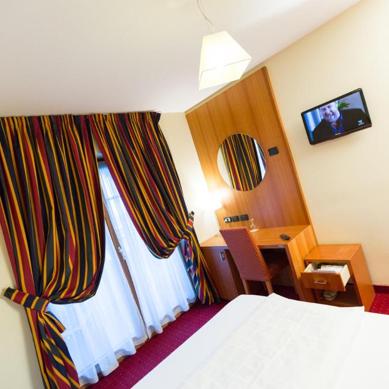 Hotel Touring - Petite Chambre Double - 4