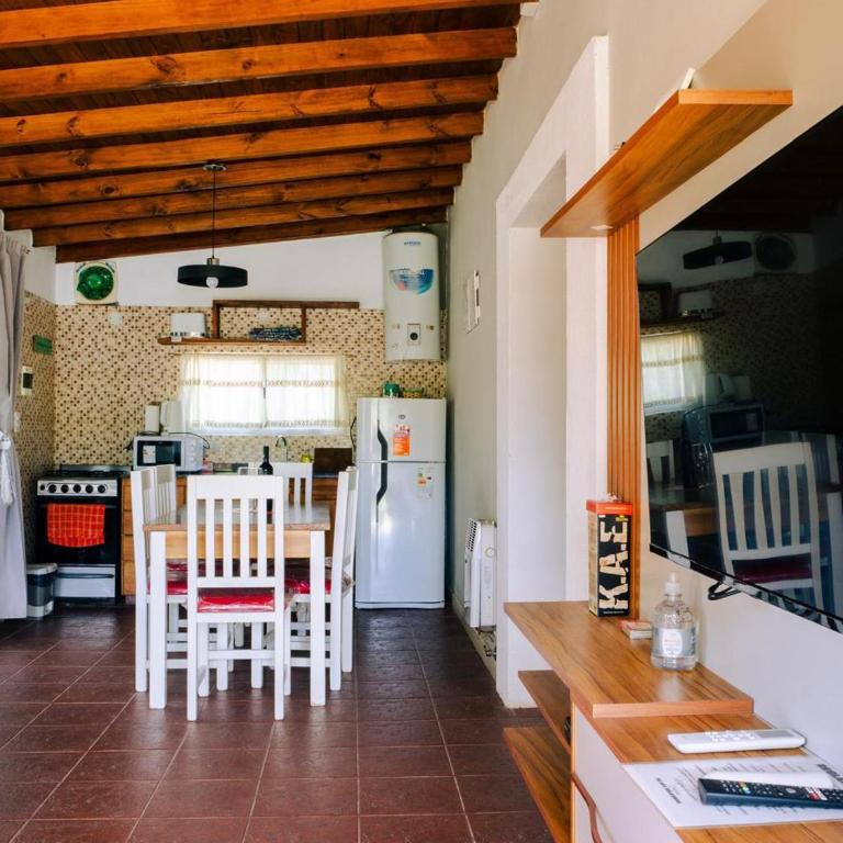 Cabañas Los milagros Con pileta - Two-Bedroom Bungalow - 5