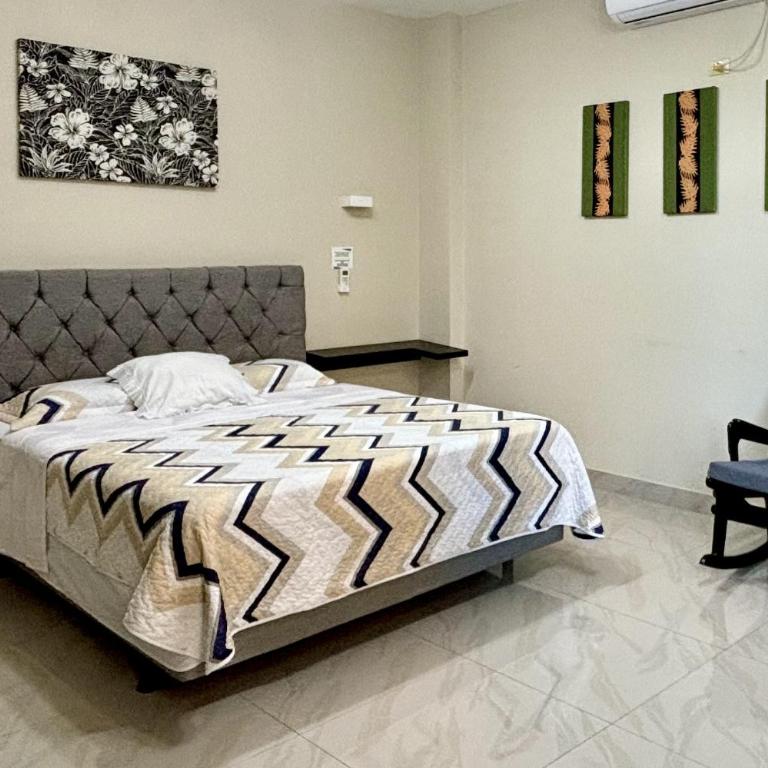 Stay With Islanders! - One-Bedroom Apartment - 13