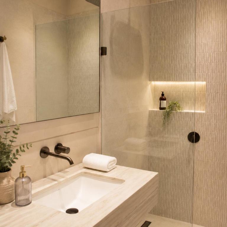 Casa Maya Cartagena - Habitación con cama extragrande y balcón - 2