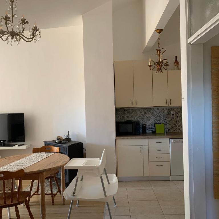 Homey 2-Level Apt with Piano, Workspace & Terraces - Apartment mit 1 Schlafzimmer - 48