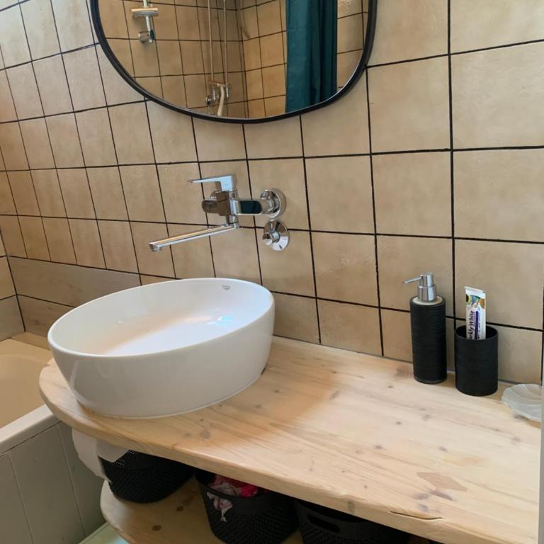 Homey 2-Level Apt with Piano, Workspace & Terraces - Apartment mit 1 Schlafzimmer - 45