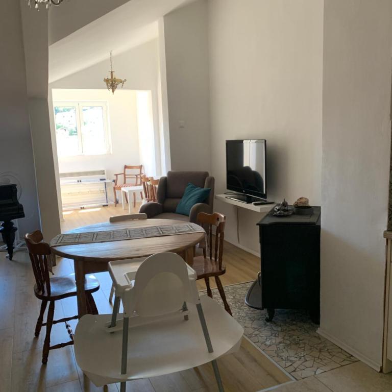 Homey 2-Level Apt with Piano, Workspace & Terraces - Apartment mit 1 Schlafzimmer - 2