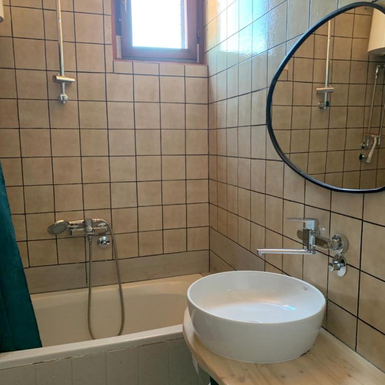 Homey 2-Level Apt with Piano, Workspace & Terraces - Apartment mit 1 Schlafzimmer - 7