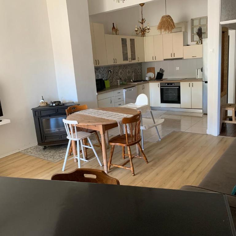Homey 2-Level Apt with Piano, Workspace & Terraces - Apartment mit 1 Schlafzimmer - 15