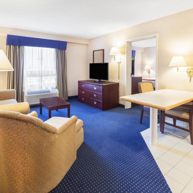 Wyndham Garden Monterrey Norte - King Suite - Non-Smoking - 3