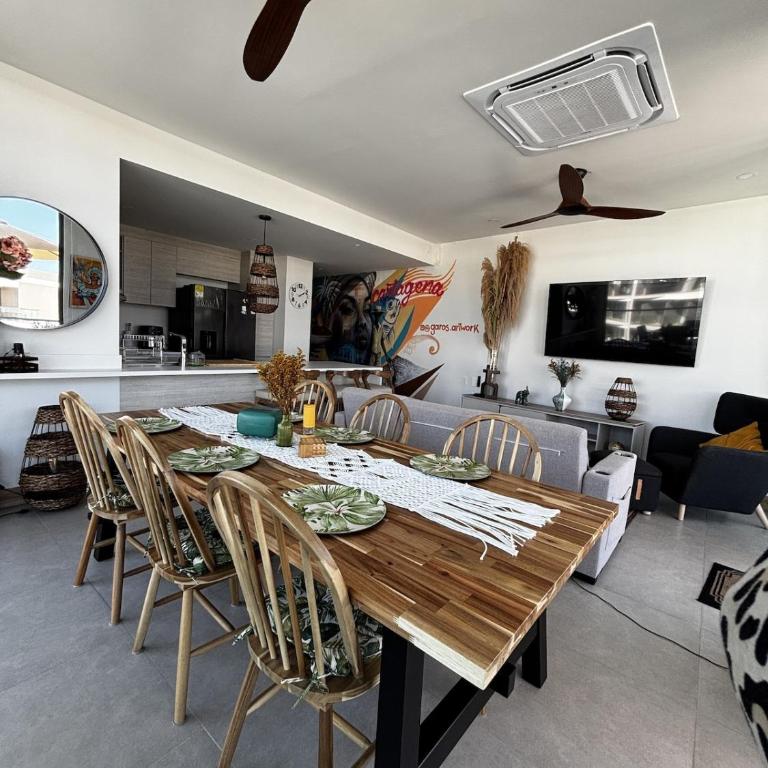 Beachfront Penthouse Spacious, Gym, Pool, 7PPL - Three-Bedroom Apartment - 10