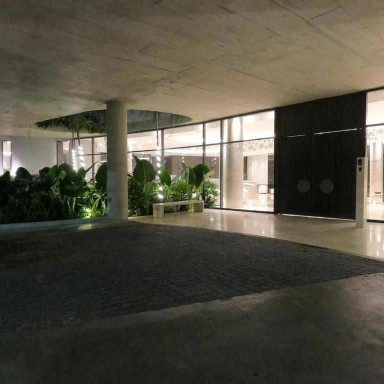 Beachfront Penthouse Spacious, Gym, Pool, 7PPL - Three-Bedroom Apartment - 14