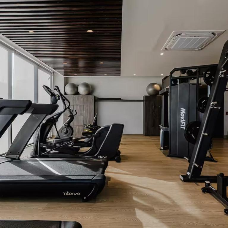 Beachfront Penthouse Spacious, Gym, Pool, 7PPL - Three-Bedroom Apartment - 19