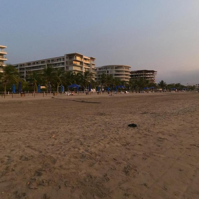 Beachfront Penthouse Spacious, Gym, Pool, 7PPL - Three-Bedroom Apartment - 30