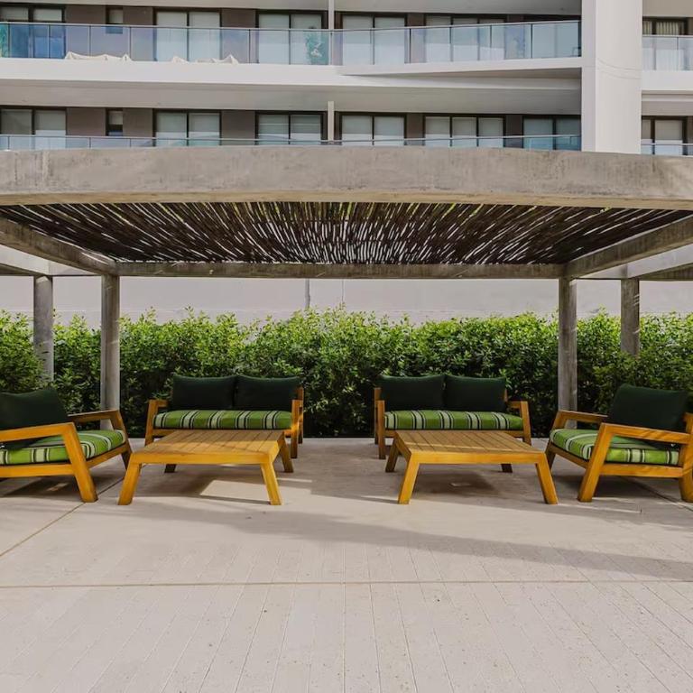 Beachfront Penthouse Spacious, Gym, Pool, 7PPL - Three-Bedroom Apartment - 40