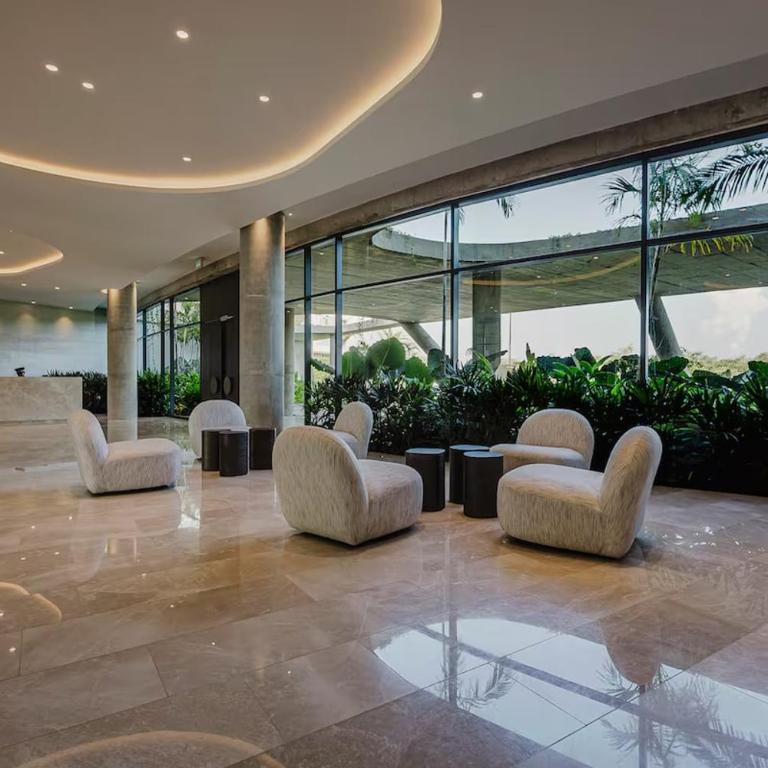 Beachfront Penthouse Spacious, Gym, Pool, 7PPL - Three-Bedroom Apartment - 44