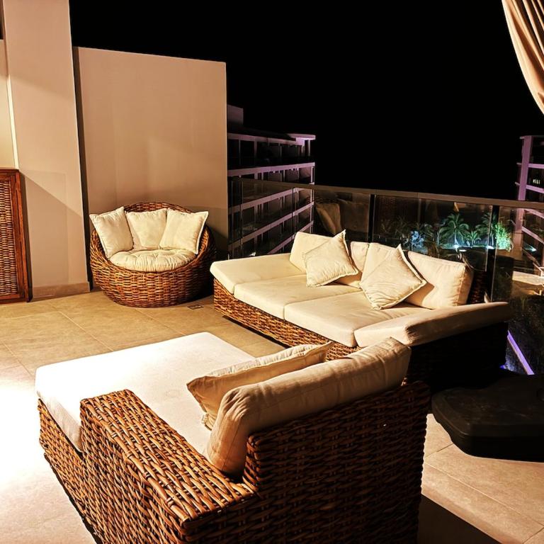 Beachfront Penthouse Spacious, Gym, Pool, 7PPL - Three-Bedroom Apartment - 50