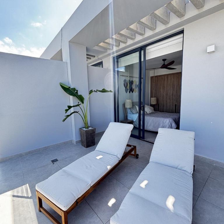 Beachfront Penthouse Spacious, Gym, Pool, 7PPL - Three-Bedroom Apartment - 51
