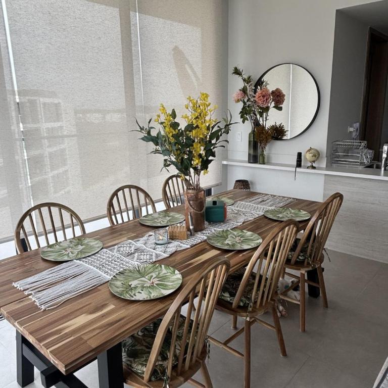 Beachfront Penthouse Spacious, Gym, Pool, 7PPL - Three-Bedroom Apartment - 52