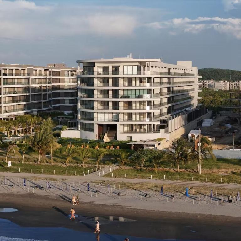 Beachfront Penthouse Spacious, Gym, Pool, 7PPL - Three-Bedroom Apartment - 63