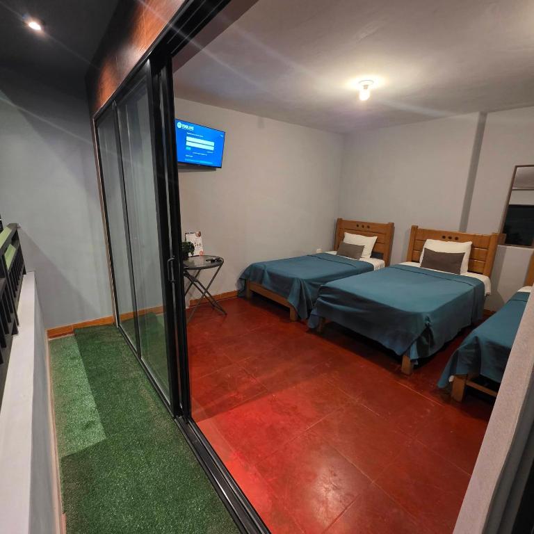 Lima Airport Hostel - FREE AIRPORT PICK UP - Habitación Triple con baño privado - 13