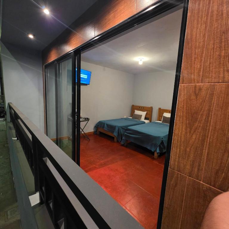 Lima Airport Hostel - FREE AIRPORT PICK UP - Habitación Triple con baño privado - 14